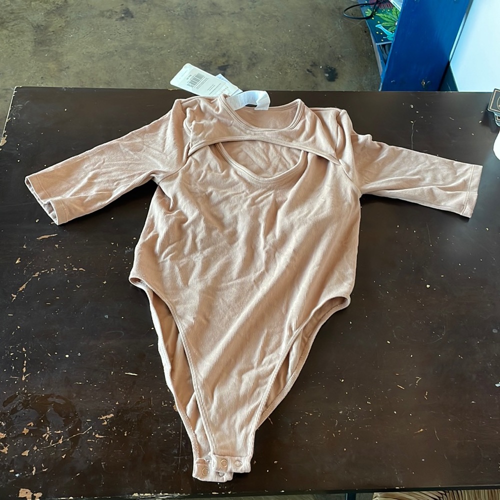 Fabletics Finley Cutout Seamless Bodysuit Size: Medium Color: Desert